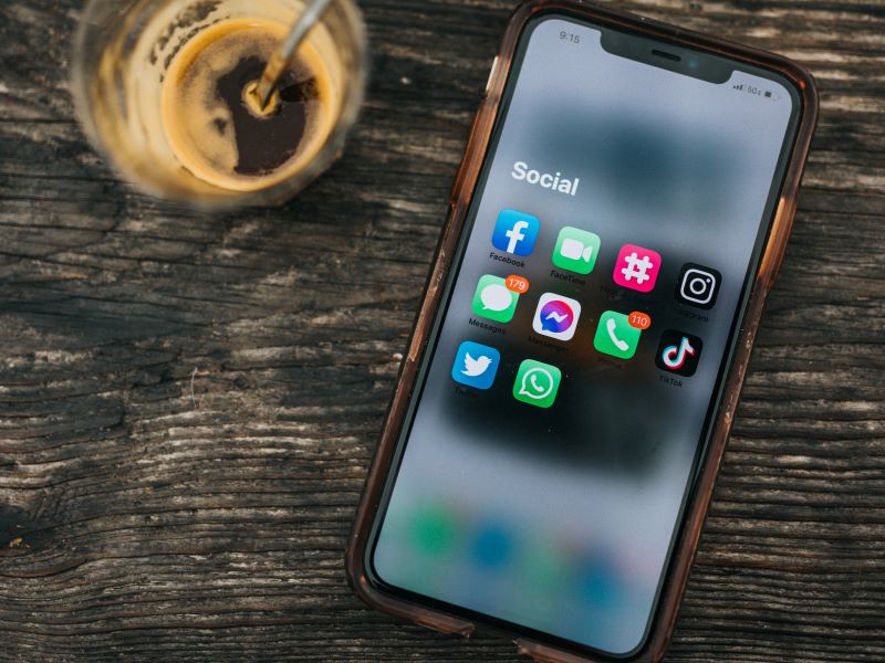 Alleviating student anxiety using messaging apps