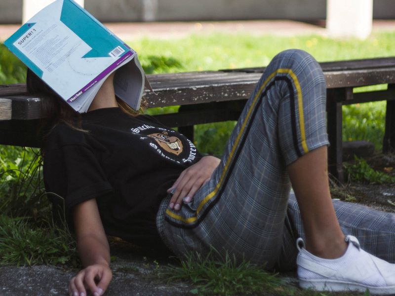 Designing ‘knowledge checker’ quizzes that motivate students to review feedback and revise learning  