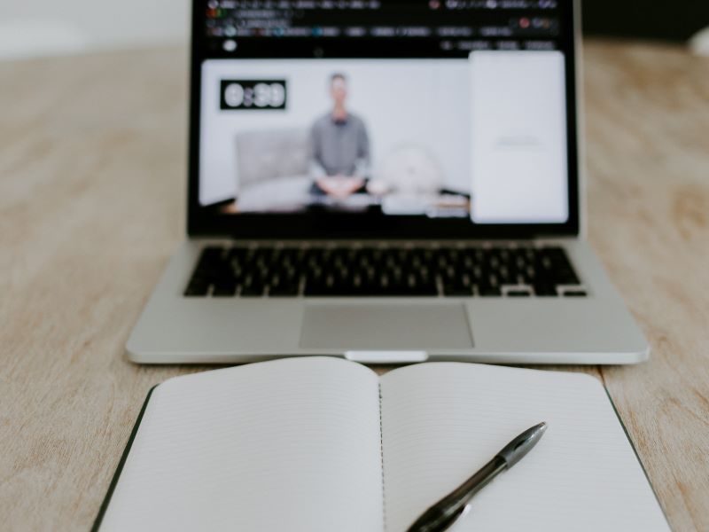 New modes of practicum – synergising online and offline teaching modes 