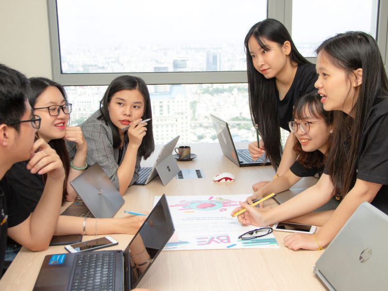 Relationship building among globally diverse students in a borderless university