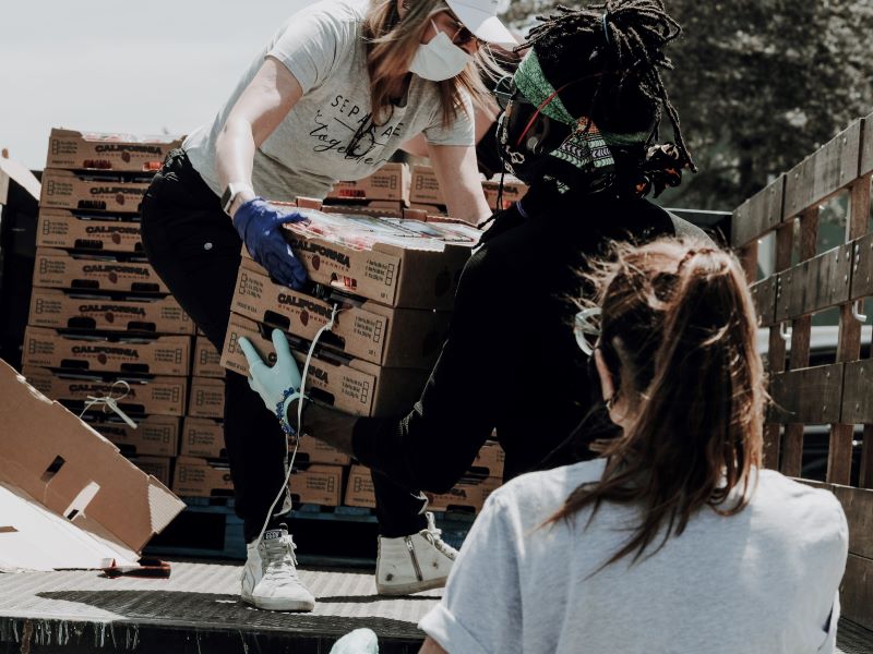 Using community-based research projects to motivate learning among engineering students