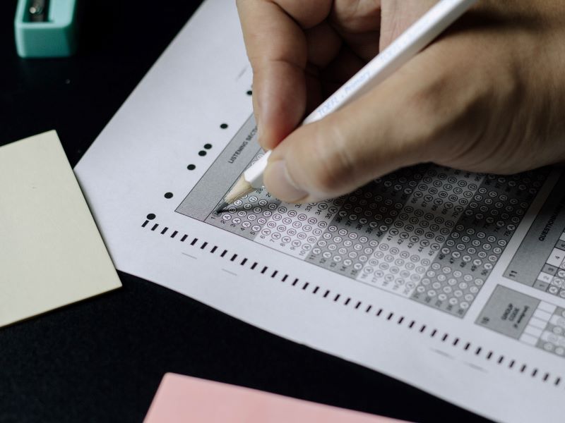 Creating worthwhile multiple choice questions for higher education assessment