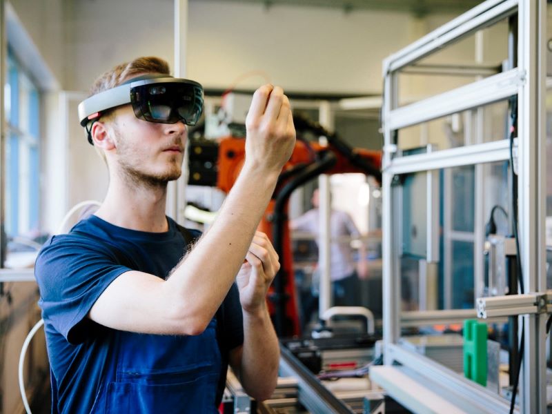 How to apply virtual reality to enhance learning experiences