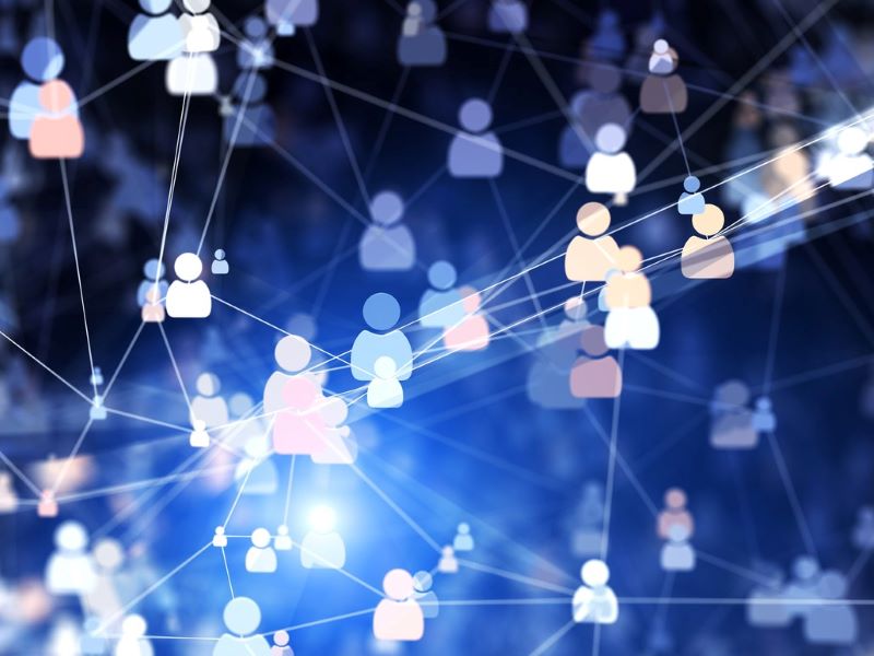 Beyond the limits of the LMS: ways to communicate effectively with students 