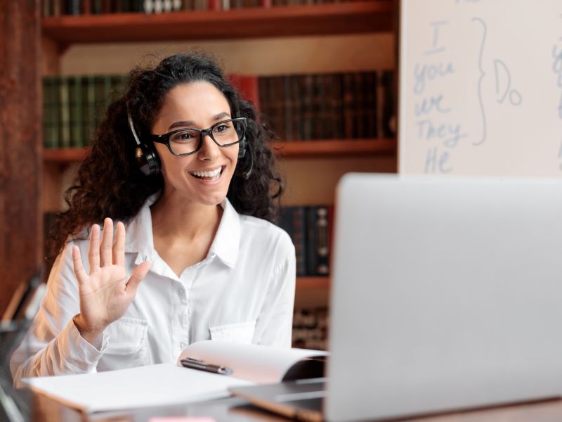 Boosting student engagement in an online learning environment