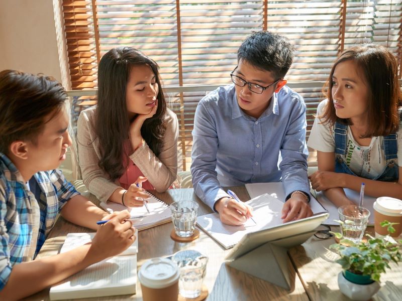 Teaching English for academic mediation and discussion using team games