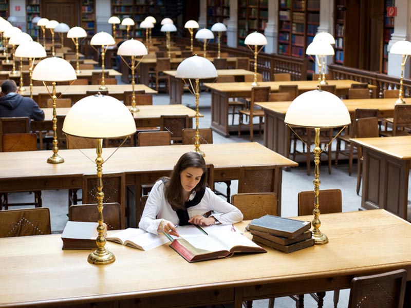 Advancing online learning using interactive and authentic assessment