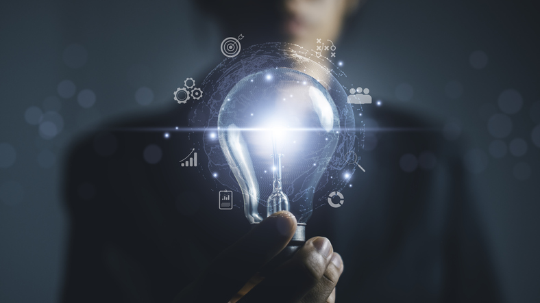 ‘You’re my only hope’: embedding holographic learning experiences into teaching