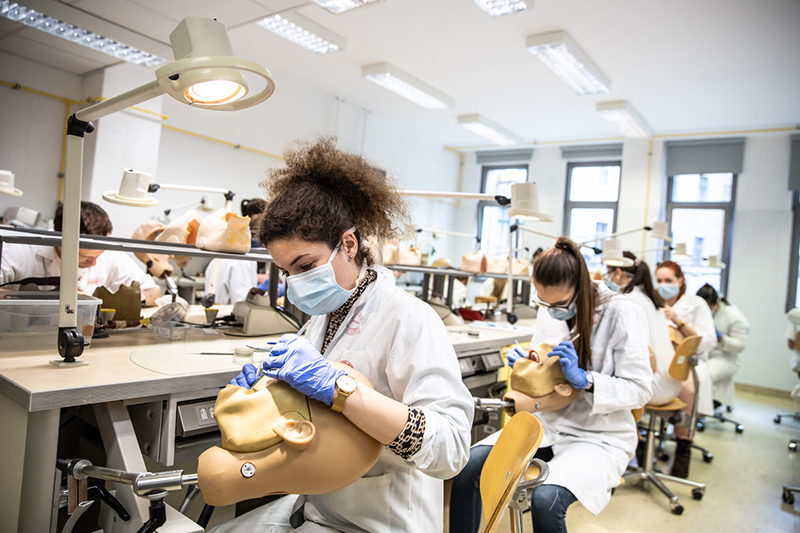 How to capture the attention of new generations of dentistry students