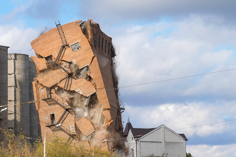 From model collapse to citation collapse: risks of over-reliance on AI in the academy