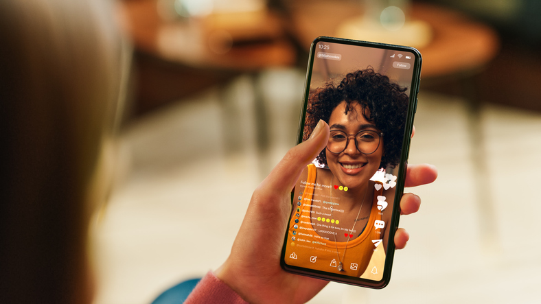 Click like: how to use influencers in authentic assessment
