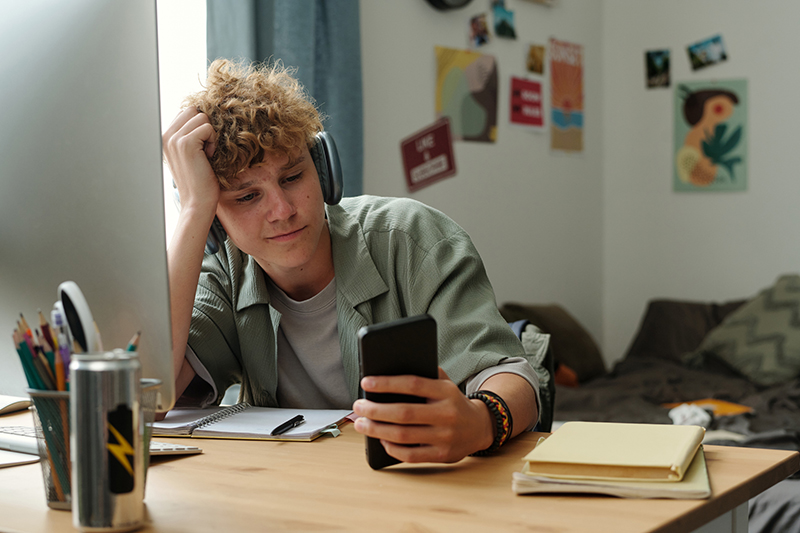 To stop students procrastinating, collaborate with them