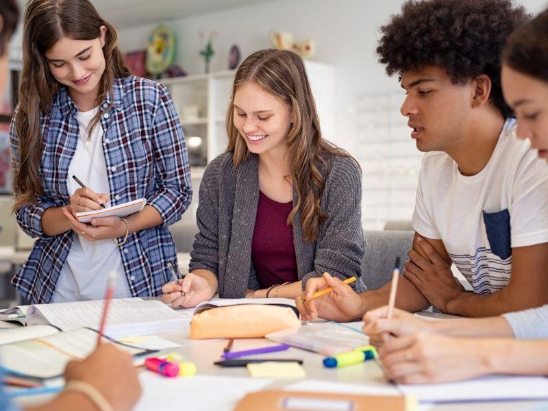 Advice on encouraging university students to collaborate to aid learning rather than compete