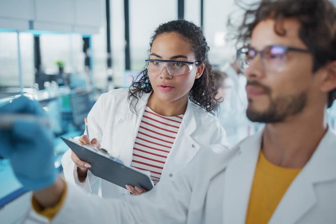 Two young researchers in a lab