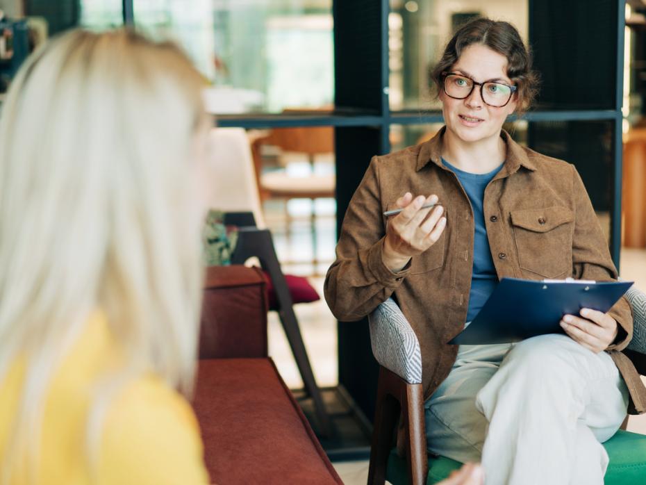 A mentor having a meeting with her mentee