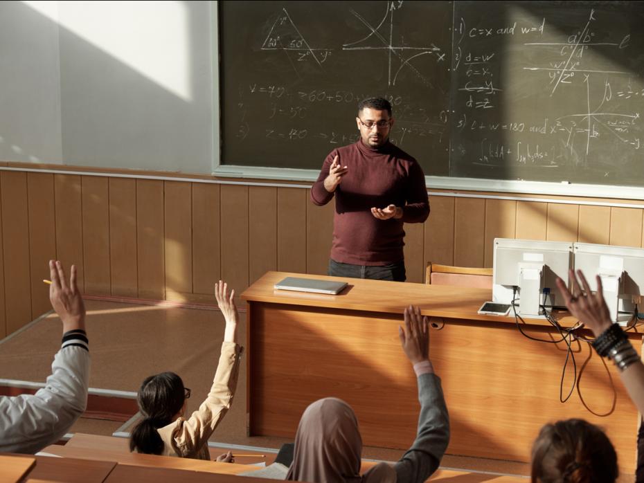 A lecturer standign at the front of class