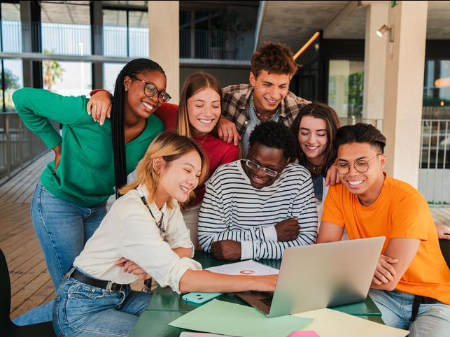 Students work together in the library