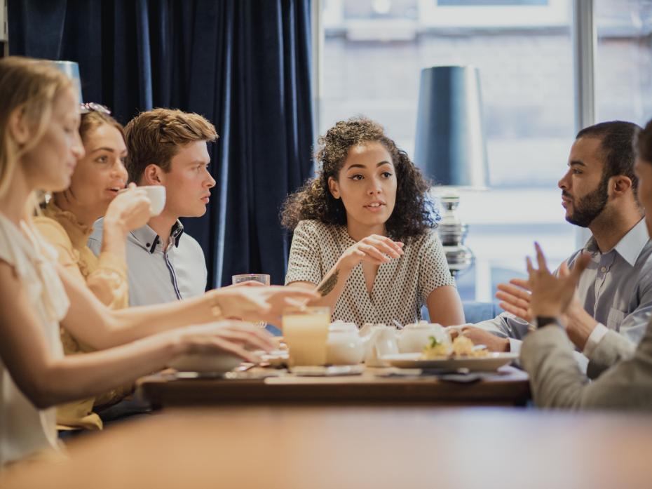 Students eating breakfast together