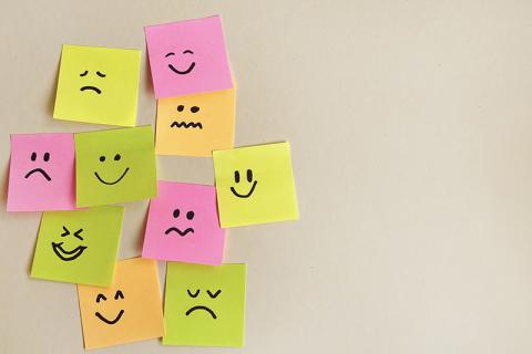 Post-it notes showing smiling and frowning faces