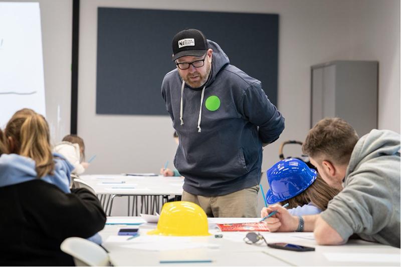 Comic artist Neill Cameron in the Heros and Leaders comic book workshop at the 2025 Oxford Brookes University Science Bazaar