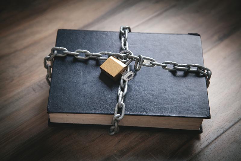 Podlocked book